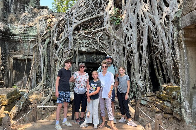 Angkor Wat Bike Tour with Lunch Included - Lunch break around 11:30: real food, not just a pit stop