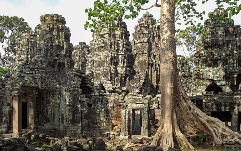 Angkor Wat: Full-Day Guided Sunset Tour - Bayon Temple and Angkor Thom: hundreds of stone faces