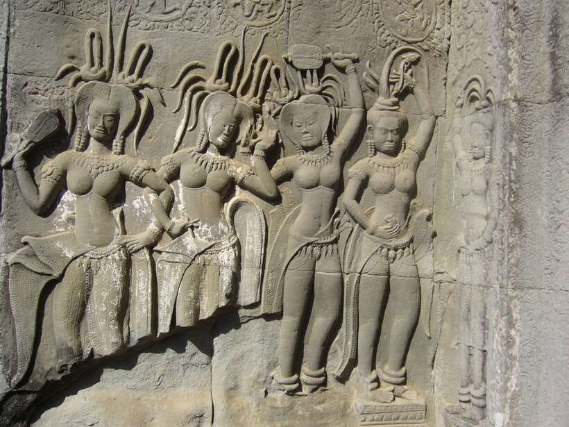 Angkor Wat Full-Day Private Tour with Sunrise - Entering Angkor Wat: the temple pass and first moments