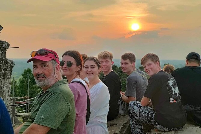 Angkor Wat full Day 'Small Group with sunset & Tour Guide - Pickup, timing, and how the small-group cap helps