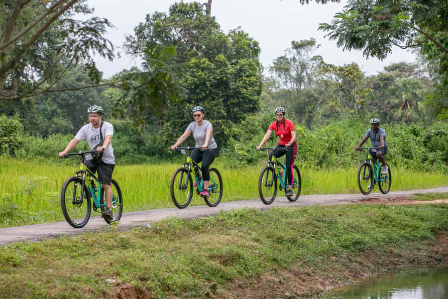 Angkor Wat: Guided Sunrise Bike Tour w/ Breakfast and Lunch - Preah Khan and additional temple stops: how the route can feel flexible