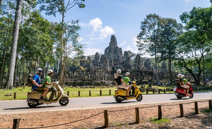 Angkor Wat: Guided Vespa Tour / Tuk Tuk or Car - Bayon Temple in the morning: the faces, the meaning, the light