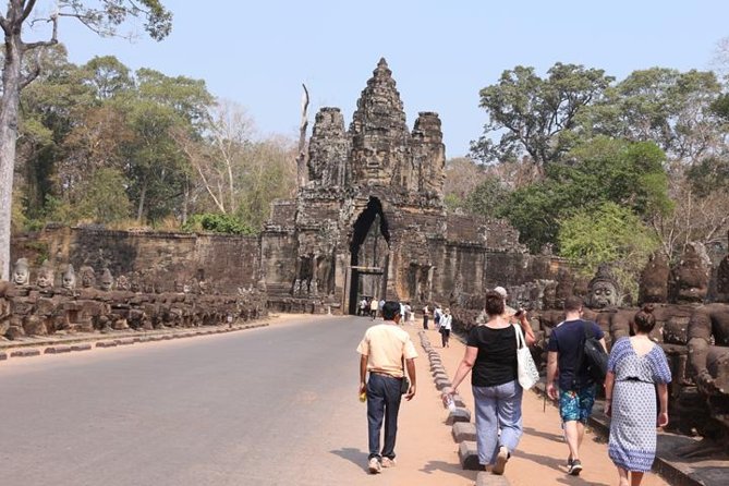 Angkor Wat highlight Tour From Sunrise -Small Group - Comfort and logistics: pickup, air-con, and keeping the pace sane