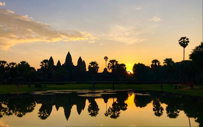 Angkor Wat Highlights and Sunrise Guided Tour from Siem Reap - Ta Prohm: Tomb Raider vibes, jungle roots, and where photo time actually helps