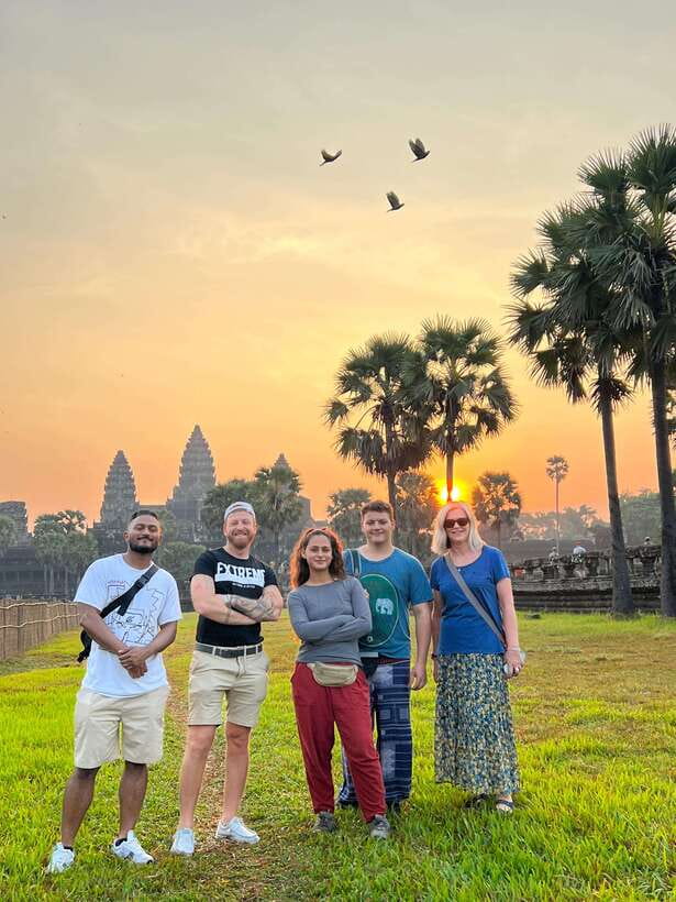 Angkor Wat: Highlights and Sunrise with Spanish Guide - A breather at Srah Srang: coffee, tea, and a reset