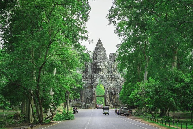 Angkor Wat Small-Group Sunrise Tour from Siem Reap - Angkor Archaeological Park at Dawn: The Quiet Start You’re Paying For