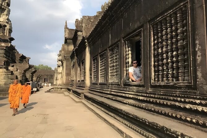 Angkor Wat & Small Tour with Bonteay Srei Temples - Bayon at Angkor Thom: the fortified-city story in 90 minutes