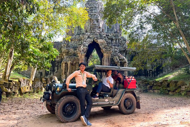 Angkor Wat Sunrise and Market Tour by Jeep - Stop 2: Srah Srang and the local food pause you’ll actually remember
