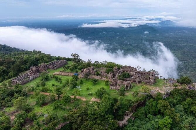 Angkor Wat Sunrise by Tuk Tuk – Personalized Private Tour - Victory Gate: The Entrance Moment You Might Miss