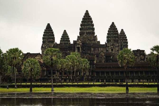 Angkor Wat Sunrise Experience – Ultimate 1-Day Guided Temple Tour - Small-group comfort: cold water, photo help, and smarter pacing