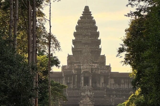 Angkor Wat Sunrise Small-Group 1-Day Tour from Siem Reap - Bayon Temple: the smiling faces that end the circuit