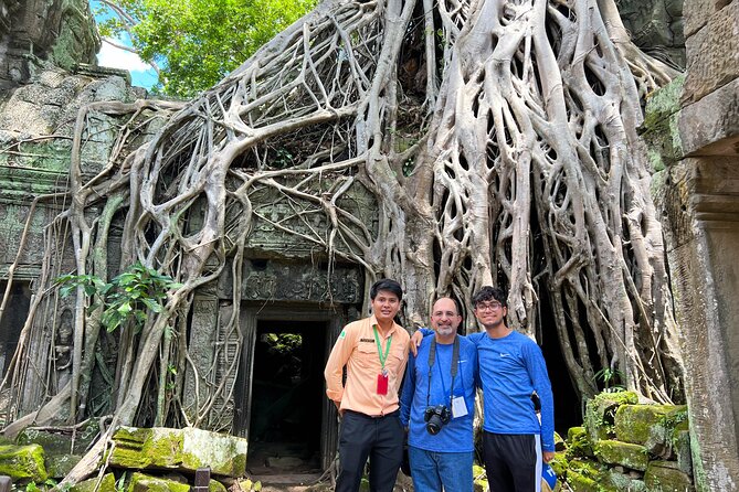 Angkor Wat Sunrise Tour By E-Bike Experience With Breakfast Included - Srah Srang Breakfast: Khmer Noodles, Palm Cake, and a Reset