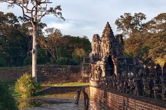 Angkor Wat Sunrise Tours to Bayon and Ta Prohm Temple - Lam and the importance of punctual, flexible service