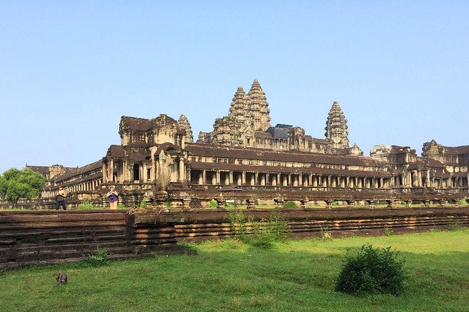 Angkor Wat Sunrise with Bayon & Ta Phrom - Arriving before the world wakes up (5:00am pickup)