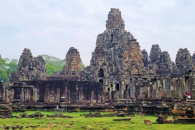 Angkor Wat, Ta Promh, Banteay Srei, Bayon temples Private Tour - Stop 3: Banteay Srei, the Citadel of Women, and Pink Sandstone Finer Detail