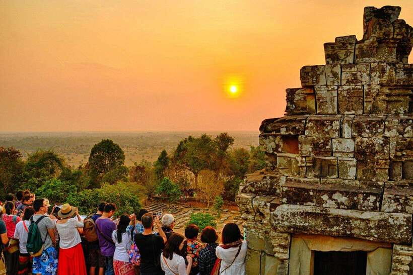 Angkor Zipline and Temple Tour with Sunset - Angkor Thom: A Guided Walk Through Khmer Power