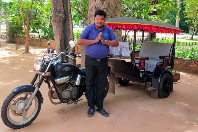 Apsara Dance Show with Dinner by Tuk-Tuk Roundtrip Transfer - Private tuk-tuk to a village dinner show: how the evening starts