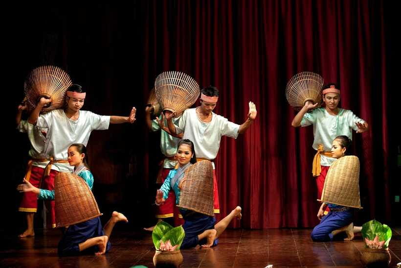 Apsara Performance include Dinner & hotel pick up - Should You Book the Apsara Performance With Dinner?