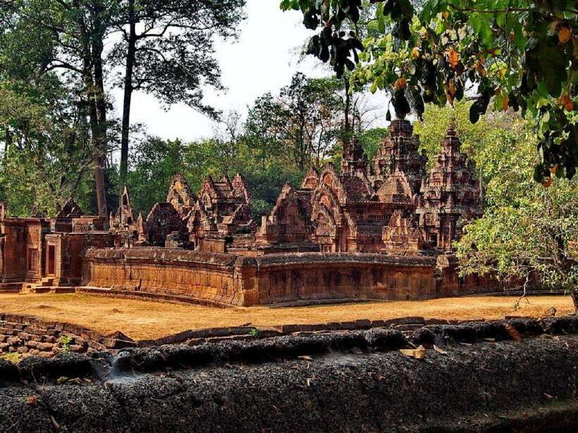 Bantreay Srei , Kbal Spean and Landmine Museum with Tuk Tuk - Banteay Srei: the temple where details matter