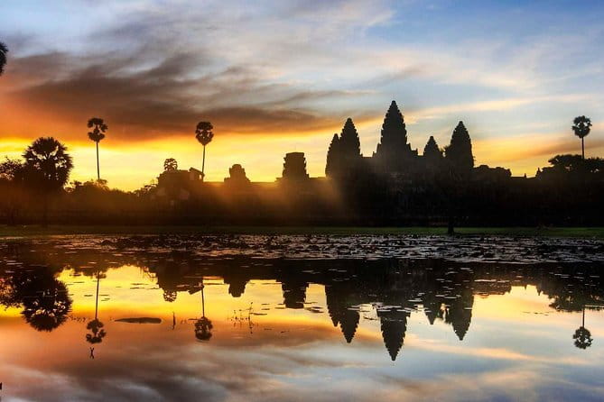 Boeng Mealea & Koh Ker temples (Siem Reap to Preah Vihear) - Prasat Chen: laterite towers and the story behind the statuary