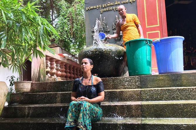 Buddhist Water Blessing and Real Life Experience with Local - Stop 1 at Wat Preah Prom Rath: Buddha’s Story in Paintings and Peaceful Talk Time