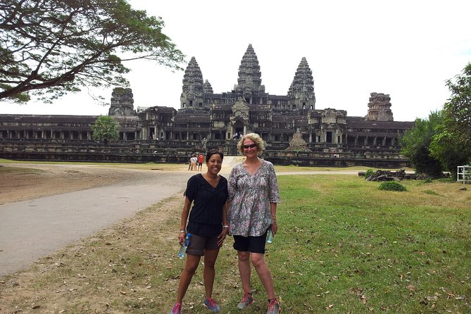 Cambodia Highlight 6 Days Tour from Siem Reap to Phnom Penh - Day 4 beyond Angkor: bridge, stone statues, and Skun Spider Sanctuary