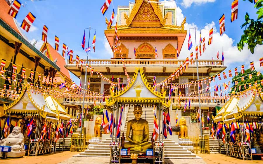 Day trip from Sihanoukville to Phnom Penh for Cruise Ship - Wat Ounalom, Independence Monument, and the King Father Norodom Sihanouk Statue