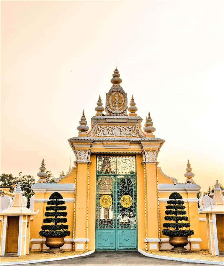 Day trip from Sihanoukville to Phnom Penh for Cruise Ship - How the English Guide Changes the Whole Day