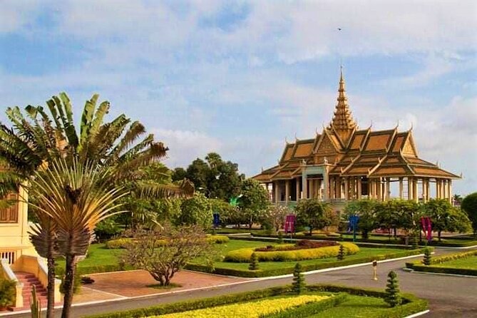 Discover Cambodia 8 Days from Siem Reap to Koh Trong -Phnom Penh - Day 3: Tonle Sap and Kampong Phluk, Plus Artisans Angkor and West Baray