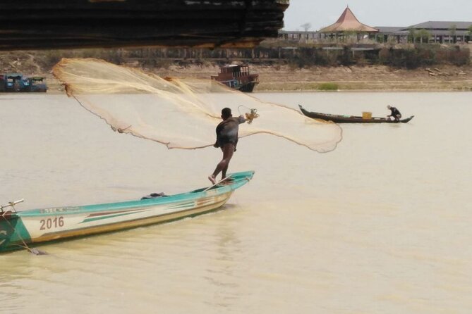 discover floating villages and tonle sap lake by boat - The crocodile and fish-farm stop: educational, but emotionally tricky