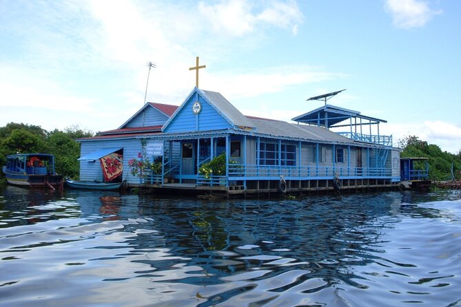 discover floating villages and tonle sap lake by boat - Lunch on the Queen Tara Riverboat: food, drinks, and hammock time