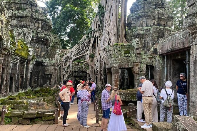 Exclusive Angkor temples and Small group temples tours - Bayon Temple: reading those faces without guessing