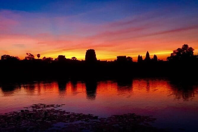 Explore Angkor Sunrise Spectacle a Full Day Temples Tour - What happens during the Angkor Wat morning (3 hours)