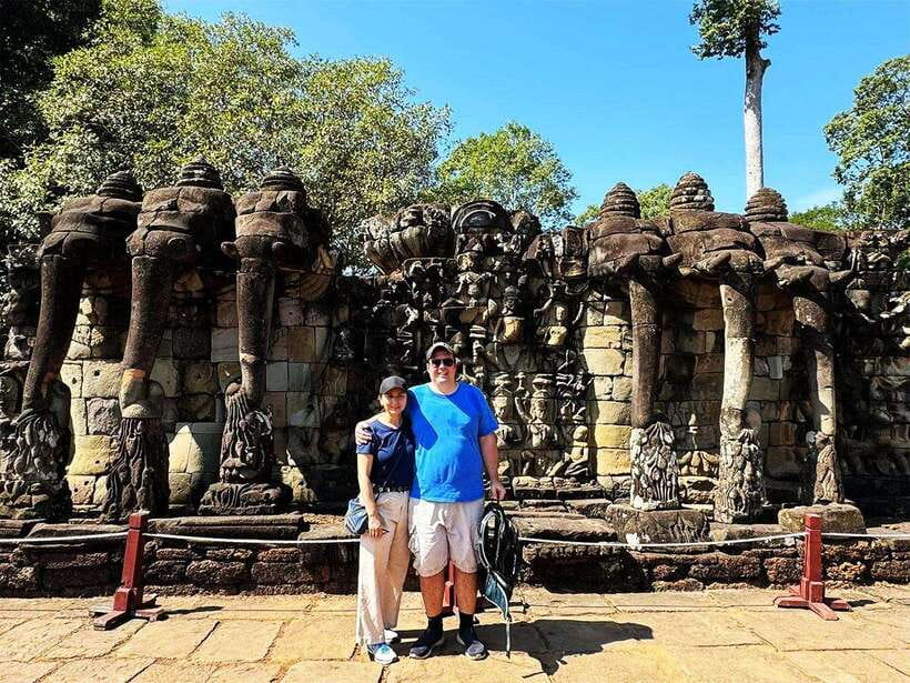 Explore Angkor Temple Sunset With Tour Guided - Lunch break: a necessary reset in the heat