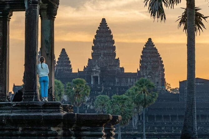 Explore Angkor Wat Sunrise Small Tour Private VIP Car - Banteay Kdei and Srah Srang: A Calm Finish After the Big Names