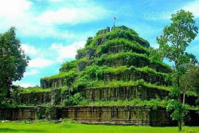 Explore Koh Ker Pyramid Temple With Beng Mealea Photography Tours - Bird Sanctuary and Sticky Rice Stop: Small Stops With Local Flavor