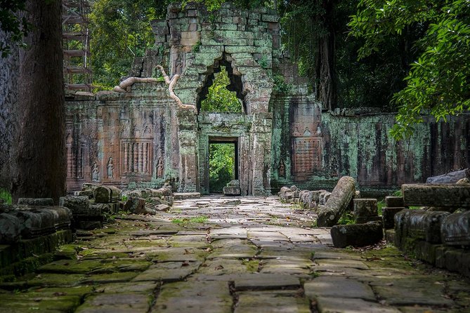 Four-day tour Angkor Wat, Banteay Srey, Beng Melea and Siem Reap discovery - Day 3: Beng Mealea feels like an archaeological adventure, then Roluos keeps it grounded