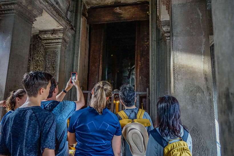 From Siem Reap: Angkor Wat Full-Day Private Tour & Sunrise - Angkor Wat 8:00–11:00: the central complex, explained
