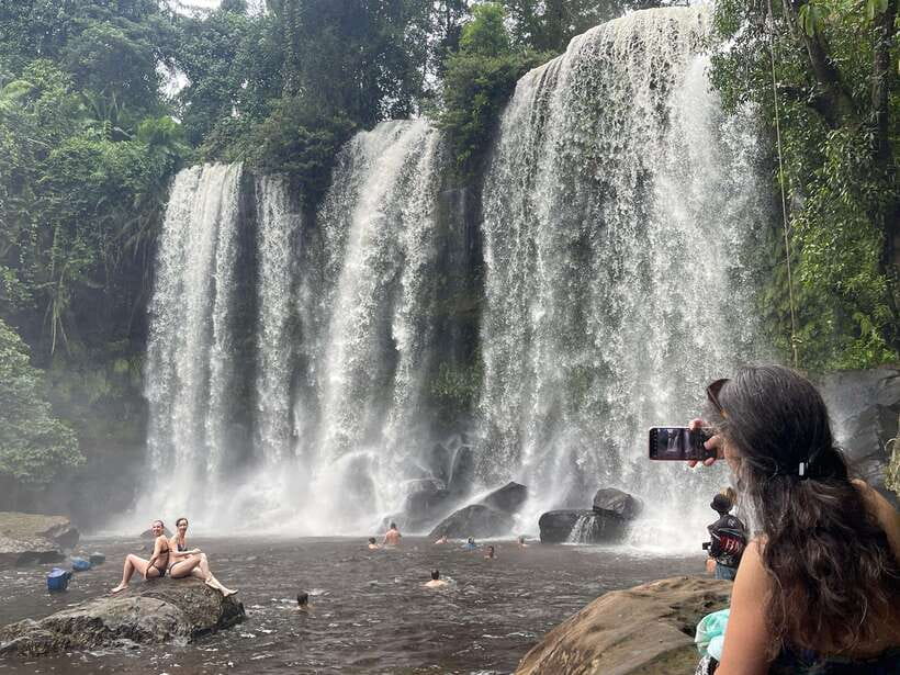 From Siem Reap: Banteay Srei and Kulen Waterfall Guided Tour - River of 1000 Lingas (Anlong Pong Phkay): carvings you can actually trace
