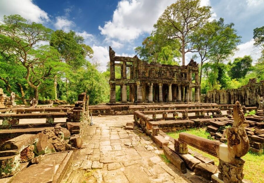From Siem Reap: Banteay Srei Temple & Grand 5 Temple Tour - Preah Dak Village: seeing life when you’re off the temple path