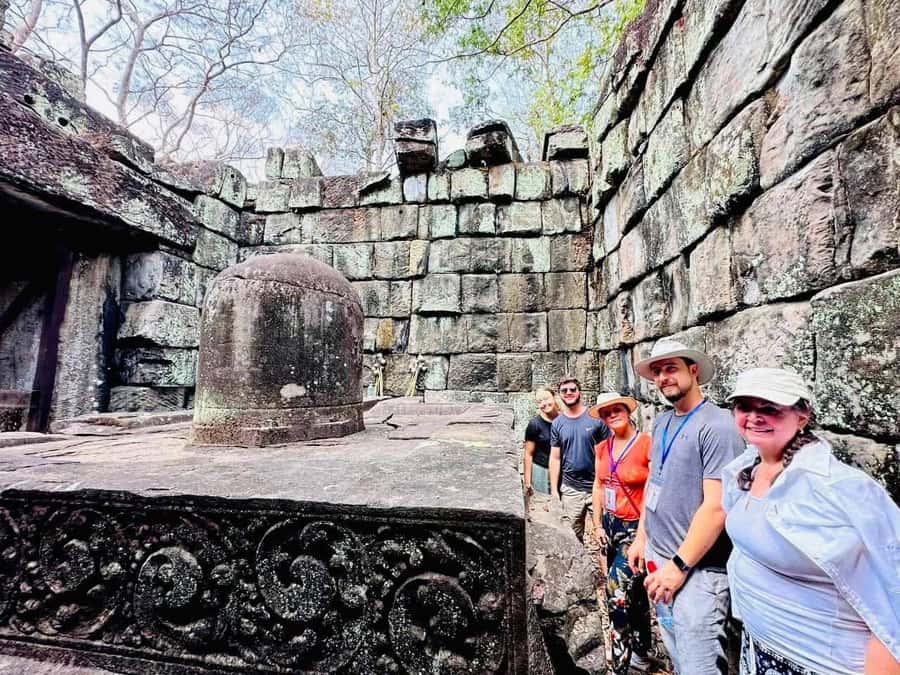 From Siem Reap: Banteay Srei Temple & Grand 5 Temple Tour - Lunch at your own expense: how to keep the day from dragging
