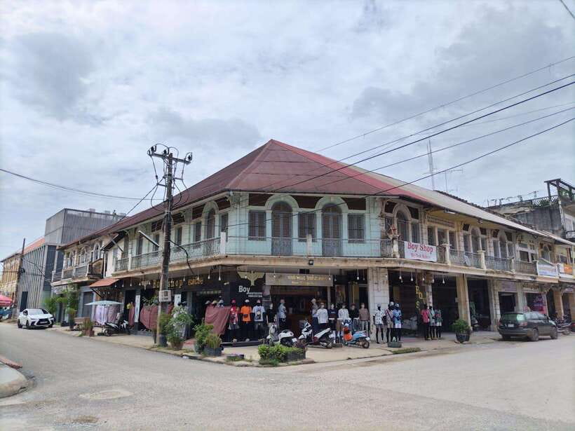 From Siem Reap: Battambang Day Trip Return or to Phnom Penh - Bat Cave at Dusk: The Moment the Schedule Needs