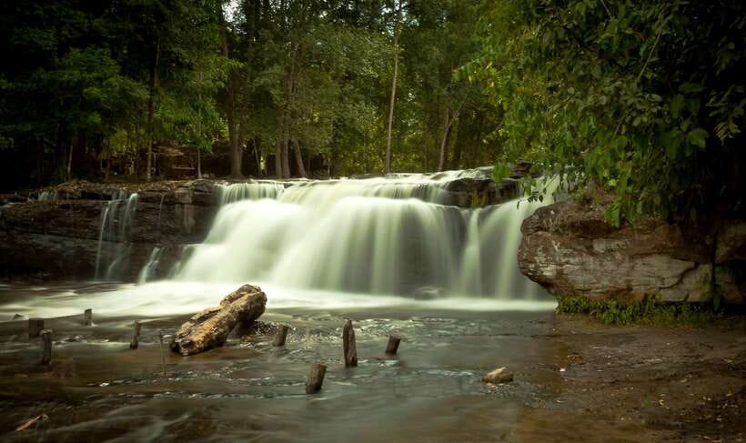 From Siem Reap: Small-Group Phnom Kulen Waterfall Day Tour - River of a Thousand Lingas and the Grand Reclining Buddha Stop