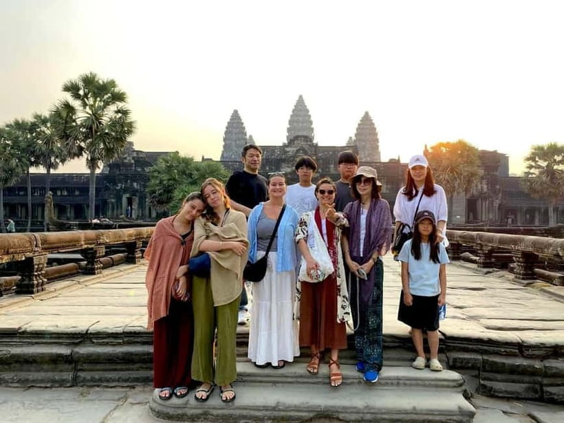 Full-Day Explore Angkor Temples Sunset Tour (with Lunch) - Lunch at Srah Srang Royal Pool Area: Eat, Cool Down, Reset