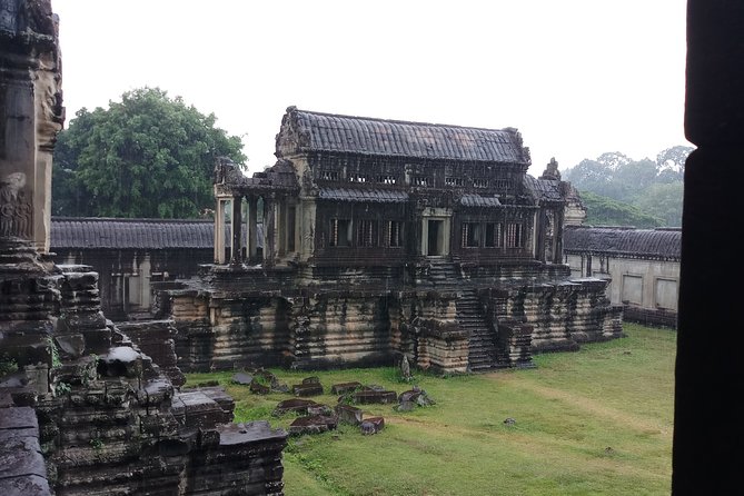 Full-Day Private Custom Tour in Siem Reap - Beyond Angkor: villages, Landmine Museum, and silk weaving stops