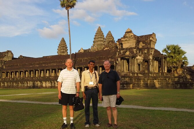 Full-Day private Tour with Sun Rise in Lost City & Angkor Wat from Siem Reap - From Eastern Gate to the North Pool: Walking Into the Sunrise