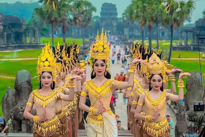 Full-Day Temples of Angkor Small Group Tour - Ta Prohm: Jungle-Faced Stone and the Tomb Raider Effect