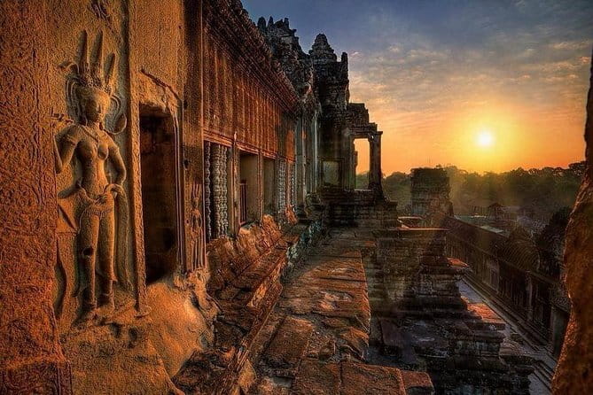 Full Day Tour from Siem Reap - Bamboo Train, Killing Cave & Sunset - Battambang Bat Caves around 5 pm: when the sky turns active