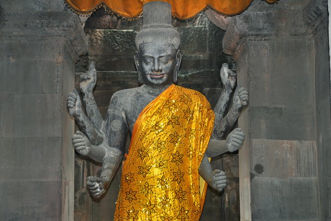 Guided Private A/C vehicle Tour Angkor Wat and Small Circle and Five Extras - A/C private transport + an English guide who actually guides