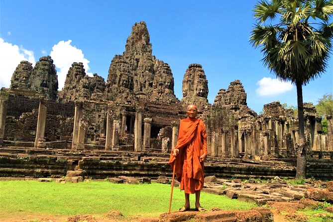 Highlight of Angkor Complex 2 Days Private Tour - Preah Dak Market and Om Pich: a 30-minute cultural pause for snacks and gifts